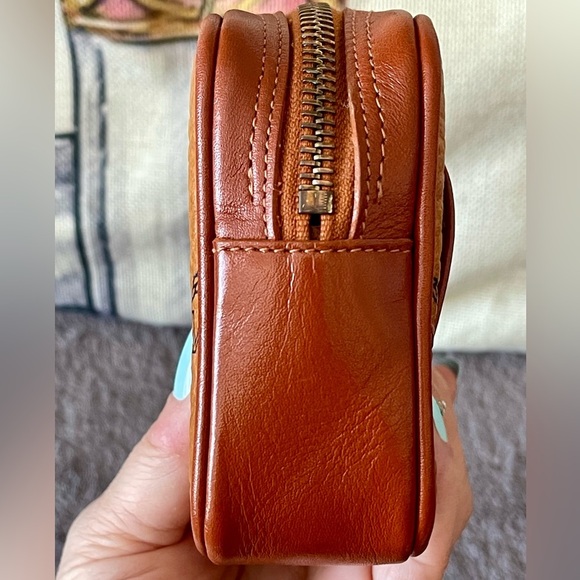 ⭐️COA⭐️MCM VISETOS CROSSBODY/CLUTCH/BELT BAG🎬W/MCM STRAP & Dustbag🎬💯AuTh… - Picture 9 of 16